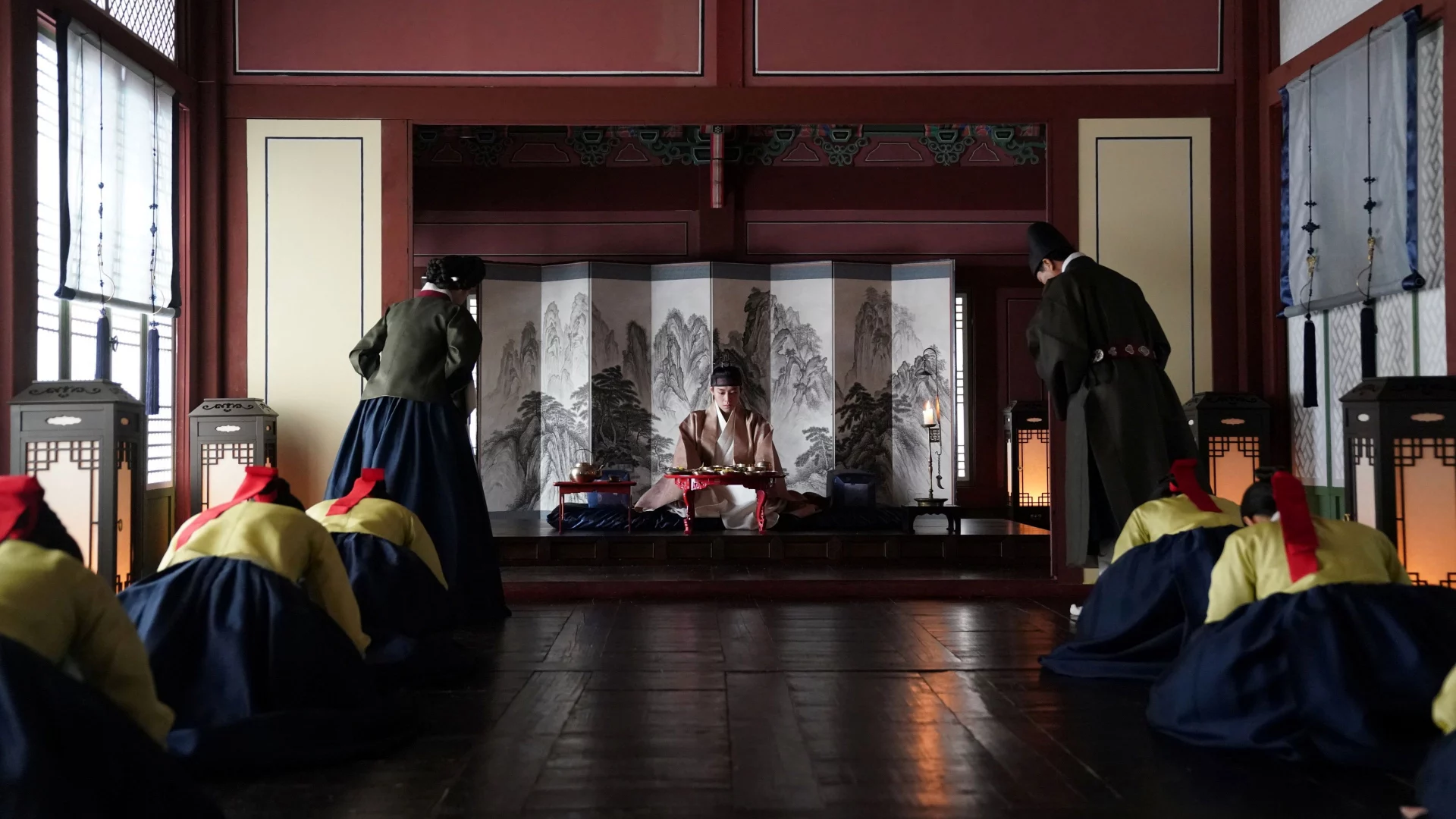 Dưới Bóng Điện Hạ